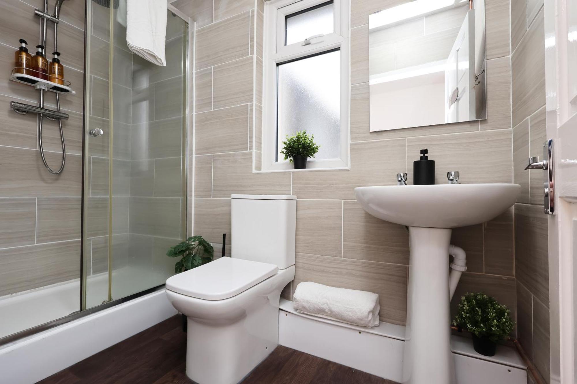 Cardiff City Guesthouse, Central Rooms, Fast Wi-Fi, On-Street Parking Eksteriør billede