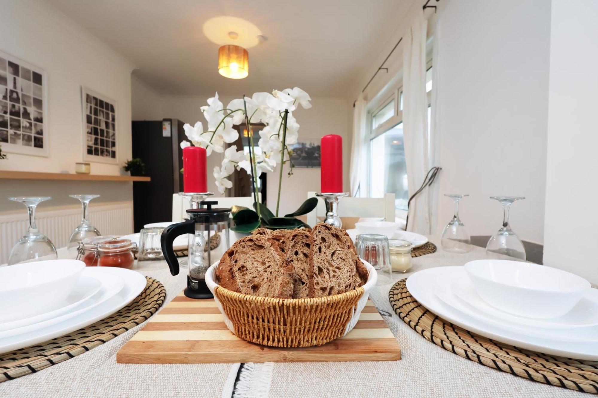 Cardiff City Guesthouse, Central Rooms, Fast Wi-Fi, On-Street Parking Eksteriør billede
